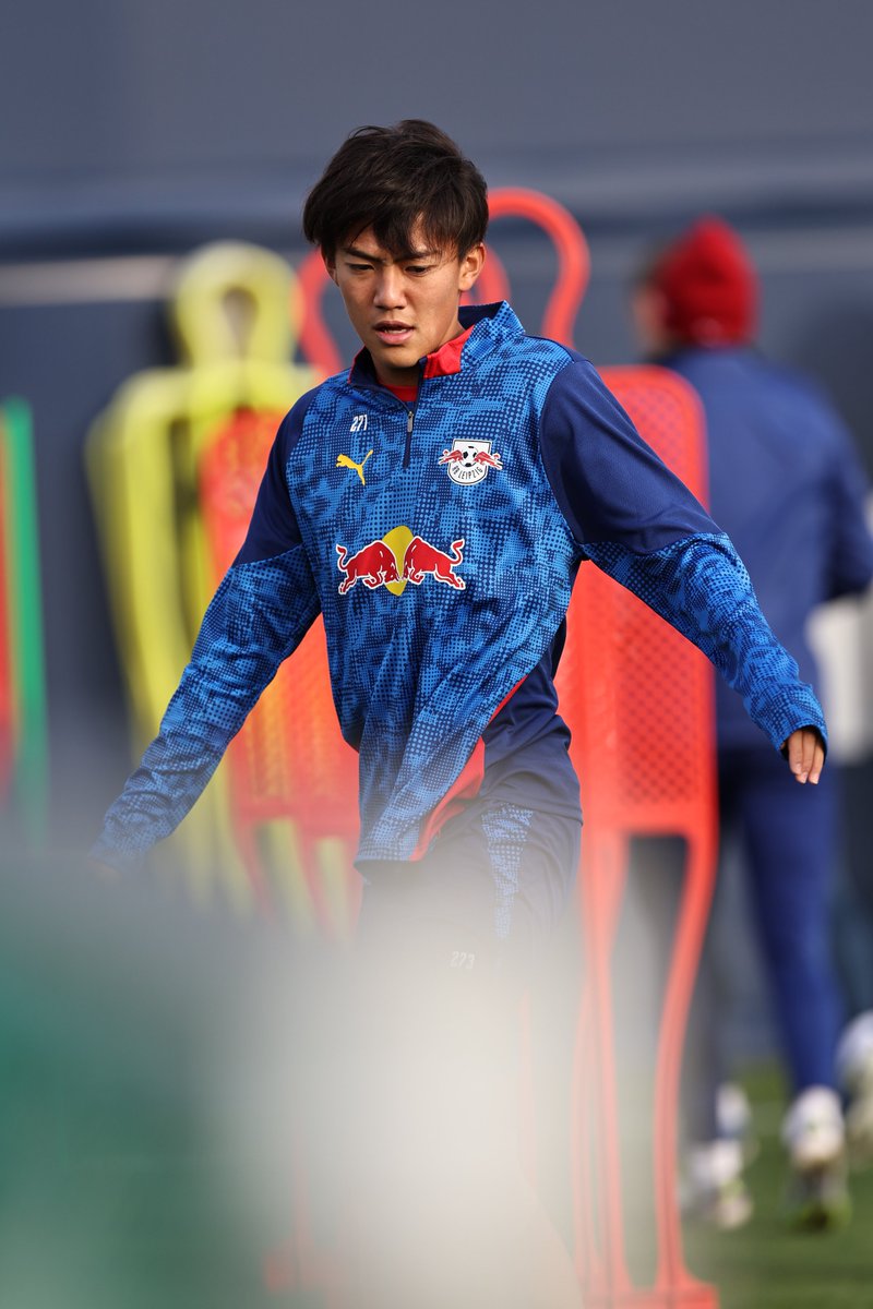 Außerdem dürfen wir zwei internationale Gäste am Cottaweg begrüßen. Taito #Kanda (17, Zentrales Mittelfeld) von #RBOmiya aus Japan und Adri #Mehmeti (16, Defensives Mittelfeld) von den <a href="/NewYorkRedBulls/">New York Red Bulls</a>
nehmen im Rahmen eines Austauschs am Profitraining teil.