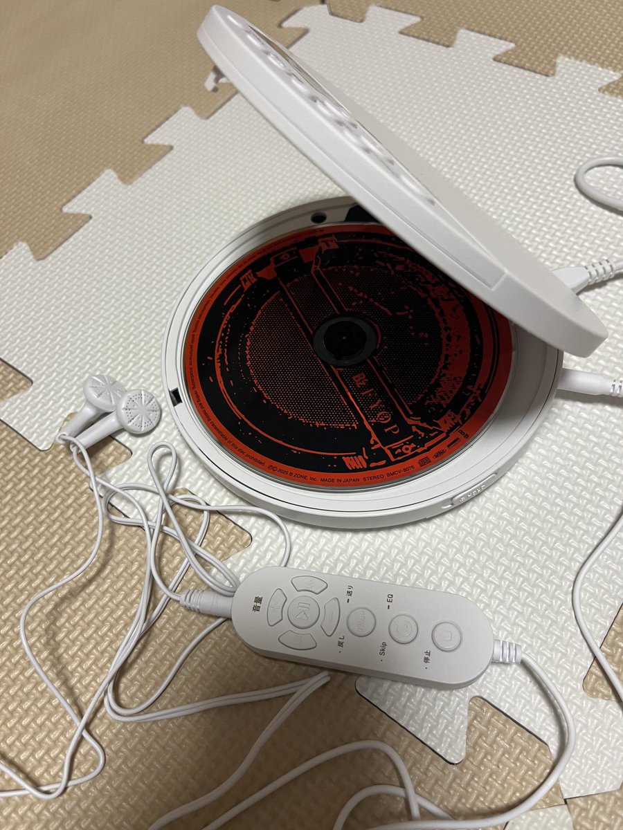 bashitaka13's tweet image. 今夜届いたポータブルCDプレーヤー♪
今夜含め残り3夜＋初日当日バンテリンドームまでの移動中をこれで予習　安いので充分🤭　昨日から仕事中も営業車で流してますが、なかなか覚えれません😂