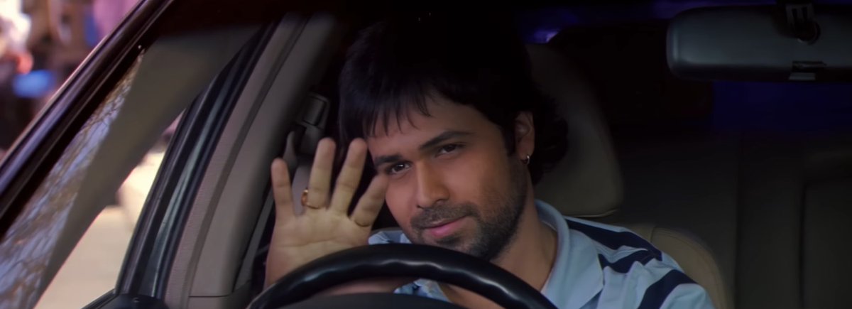 “Zara Sa” from #Jannat has one of the BEST transitions ever! ♥️

#EmraanHashmi wins the bet. People start cheering and hooting. And suddenly the intro of Zara Sa plays with Emraan walking out with a cute smile on his face. Cut to him driving Honda Accord and the magic starts! 👌