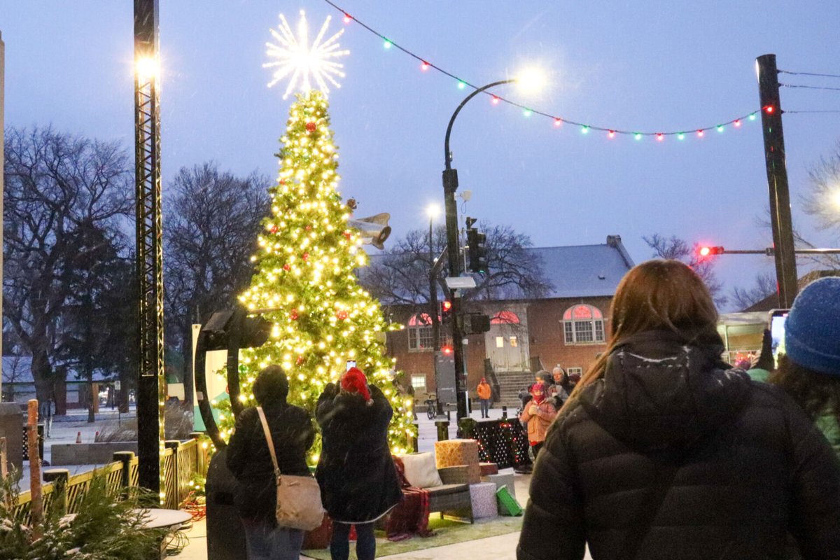 kassonair's tweet photo. One November 20th @DowntownLeth is set to Light Up Lethbridge for the holidays #yql #lethbridge
https://t.co/MyrfWaQdUn https://t.co/EU5jno1P9w