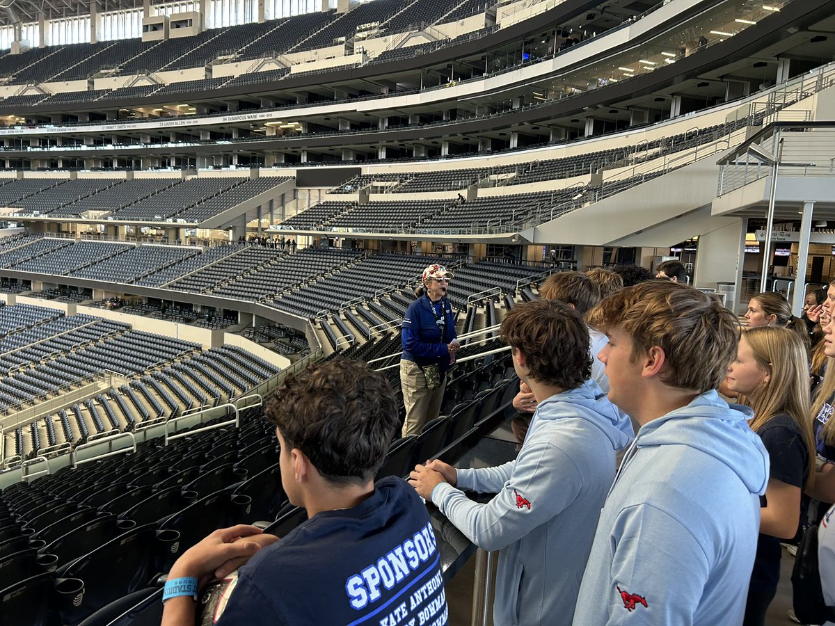 PEARCEDECA's tweet photo. JJP DECA enjoys learning about Sports Marketing at DECA Day with the Cowboys. Such a great experience today! @JJPearceHS @RISD_CTE https://t.co/G0IRg4rPJX