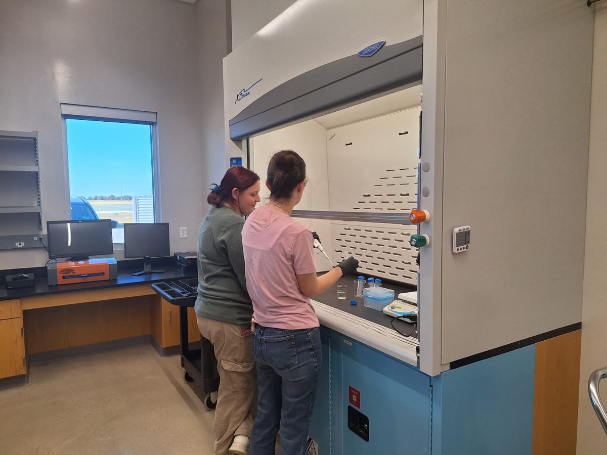 AGPRO2025's tweet photo. Exploring rice quality with our rice mill and analytical methods for lipid detection in our lab 🌾🔬
@ArkAgResearch @UArkansas 
#RiceResearch #PostHarvest #RiceMill #Grainquality https://t.co/qYQUJ9y2JQ