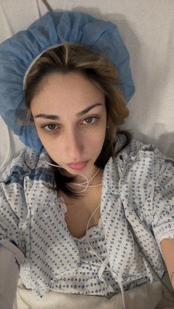 tachycardic so they wont let me leave just yet so can u all send me ur fav halsey moments to hold me over til i get to leave