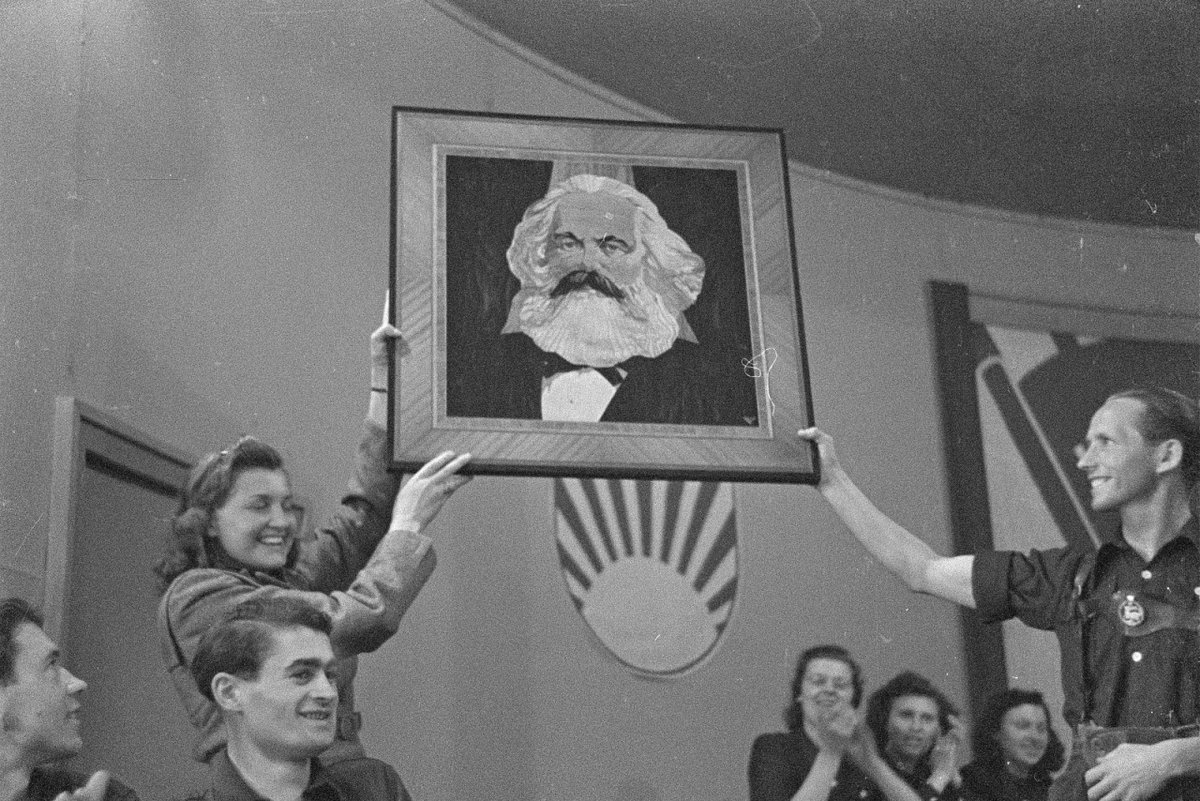 niklasgv's tweet image. Marx: "Todas las otras formas de Estado pasadas son el 'Antiguo Testamento' de la Democracia".