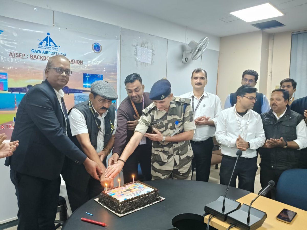 aaigayaairport's tweet photo. दिनांक 12 नवंबर को गया हवाईअड्डे के CNS विभाग ने अन्य कर्मचारियों और हितधारकों के साथ मिल कर अंतरराष्ट्रीय ATSEP दिवस बहुत ही हर्षोल्लास के साथ मनाया 🎉
इस अवसर पर केक काटी गई और सबों ने CNS विभाग के कर्मचारियों को बधाई दी। 🍰✈️
#ATSEPDay #GayaAirport #AAI @AAI_Official @aairhqer https://t.co/oHjw20pDJB