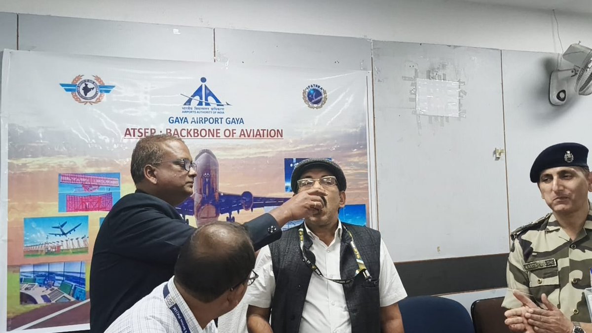 aaigayaairport's tweet photo. दिनांक 12 नवंबर को गया हवाईअड्डे के CNS विभाग ने अन्य कर्मचारियों और हितधारकों के साथ मिल कर अंतरराष्ट्रीय ATSEP दिवस बहुत ही हर्षोल्लास के साथ मनाया 🎉
इस अवसर पर केक काटी गई और सबों ने CNS विभाग के कर्मचारियों को बधाई दी। 🍰✈️
#ATSEPDay #GayaAirport #AAI @AAI_Official @aairhqer https://t.co/oHjw20pDJB