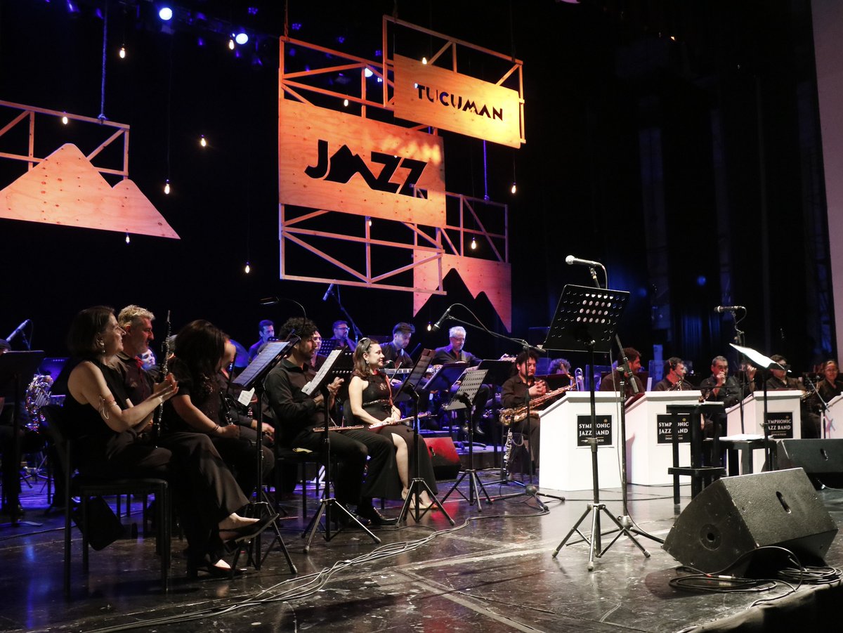 Del 12 al 16 de noviembre, el Ente Cultural presenta una nueva edición del Festival Internacional Tucumán Jazz, que este año celebra su sexto año con una programación que incluye múltiples escenarios en toda la provincia.

Conocé la programación

lanotatucuman.com/conoce-la-prog…