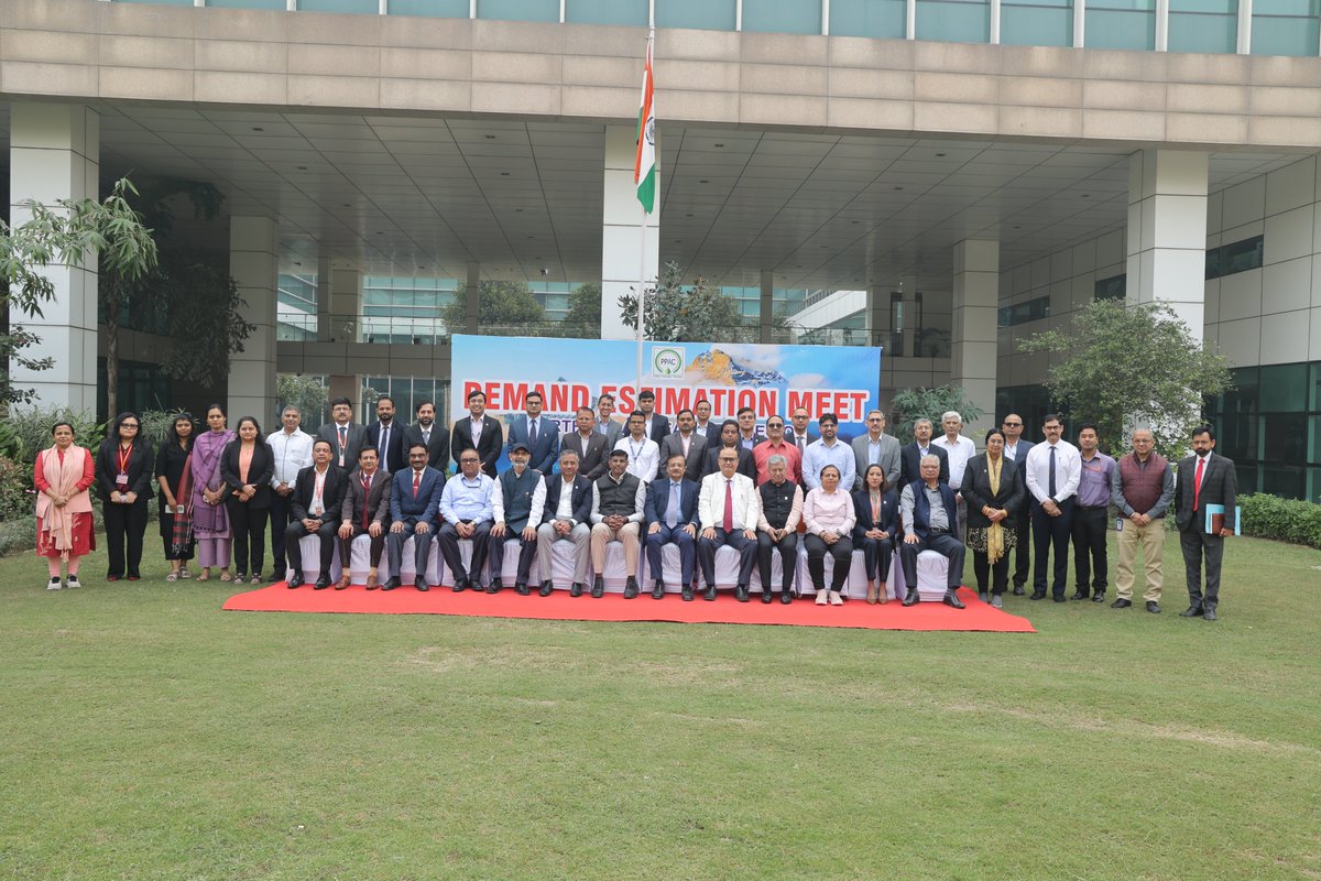 IOCL_ODISHA's tweet photo. #DemandEstimation exercise by #PPAC held for NR &amp; ER states at OIDB Noida. Sh.Kamal Sheel,CGM &amp; SH OSO and Smt. Susmita Tripathy,GM(CC,Plg &amp; CD) presented demand scenario for Odisha. Odisha got felicitated by Secy.OIDB &amp; DG PPAC,ED Plg as  the #BestPPT  @IndianOilcl https://t.co/F1lLZRFkUq