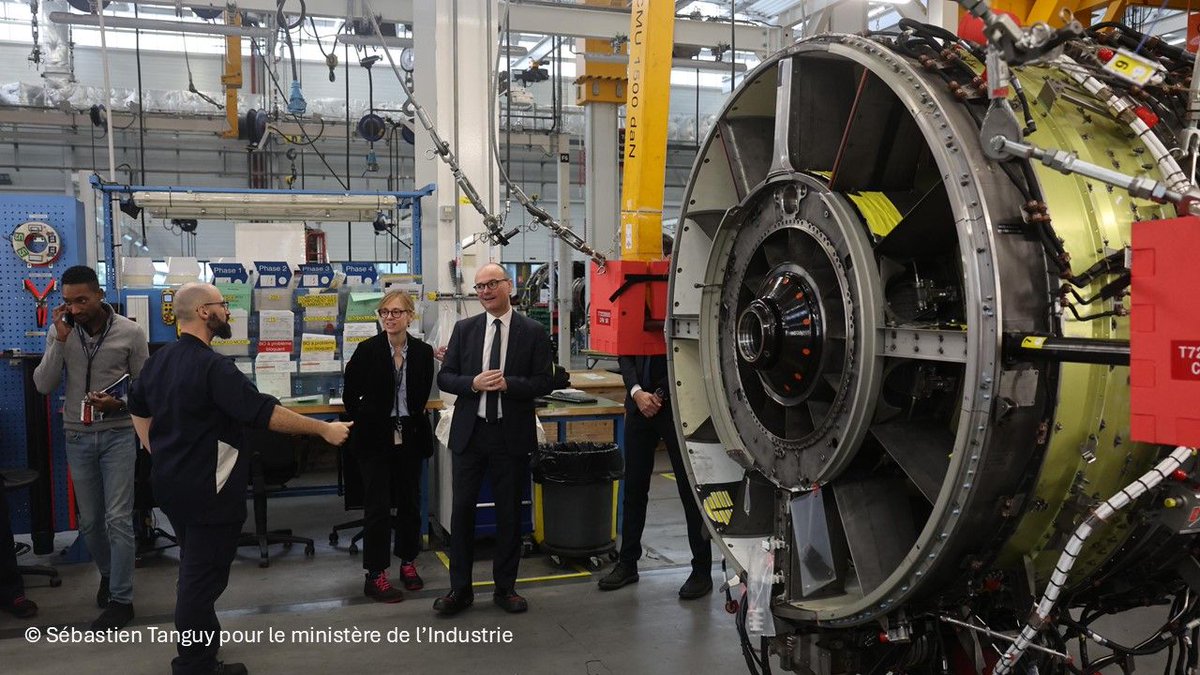Emploi en France : Air France-KLM prévoit plus de 1 000 recrutements en CDI au sein de sa division maintenance d’ici fin 2027✈️🔧🔦
A quelques jours de l’ouverture de la Semaine de l’Industrie (17 au 23 novembre 2025), <a href="/AirFranceKLM/">Air France-KLM Group</a>  a accueilli aujourd’hui M. Sébastien Martin,