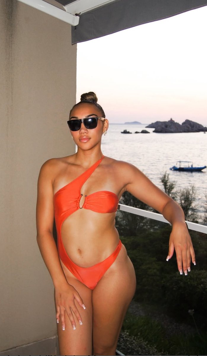 InsideDaHuddle's tweet image. “ Inside The Huddle “ Week 10 #FantasyFootball Show Presents “ Bank$ Beauty Of The Week : 5”11 Australian Arizona State point guard “ Last-Tear Poa “
#BeautyOfTheWeek #NFL #InsideTheHuddle