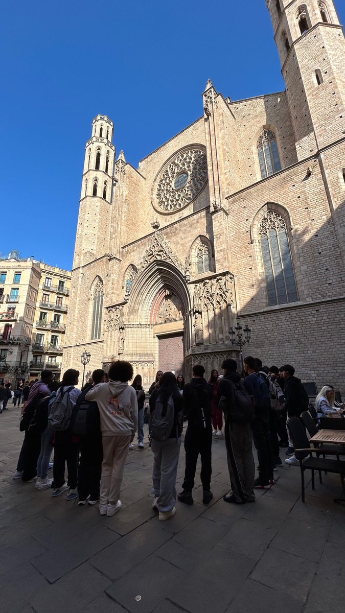 Avui 4t d’ESO ha fet una ruta per Barcelona buscant traces de la guerra de Successió espanyola i fent èmfasi en la batalla catalana de 1714 amb l’acompanyament de <a href="/mhistoriacat/">Museu d'Història</a> .

instagram.com/p/DQ93EPFCA6U/…

#ieperelliscart #secundàrialliscart #curs2025i26 #SomLliscart
