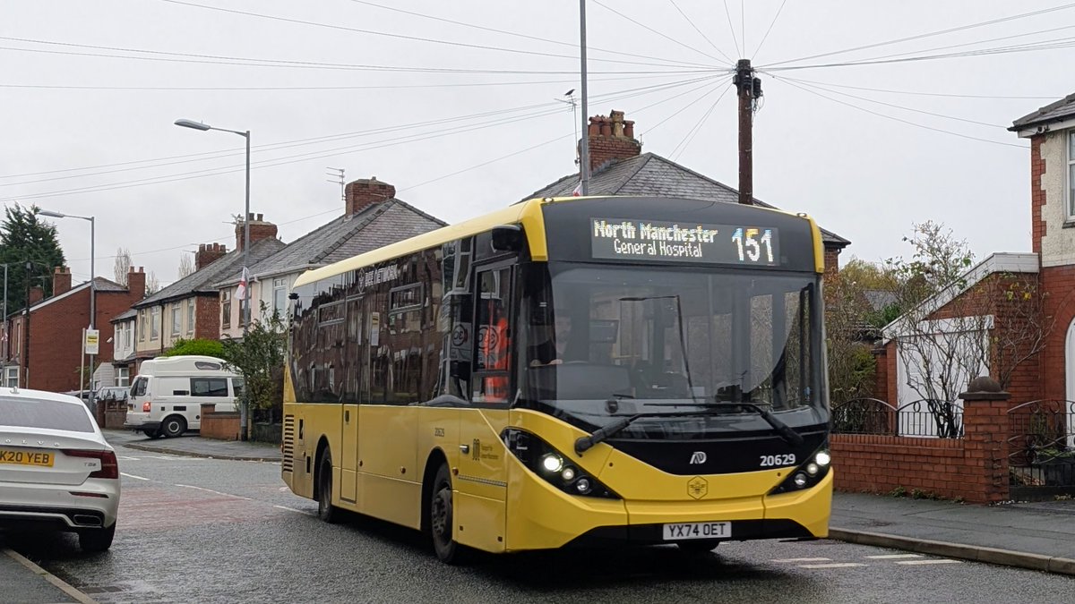 WC2512's tweet photo. Hospital buzz 🐝 

@BeeNetwork @DiamondBusNW 20629 - YX74 OET in #Failsworth this morning working a 151 service heading to #NMGH. https://t.co/eIIgm8wSPa