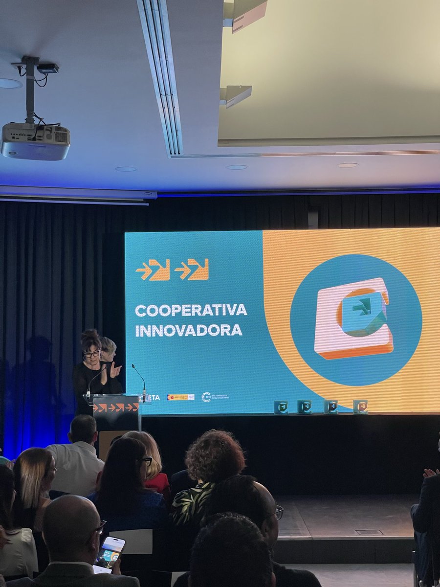 Coopsdetrabajo's tweet image. 🏆El premio a la “Cooperativa innovadora” es para Givit Delivery Coop. @GivitPro una cooperativa de trabajo, que realiza la prestación de servicios de mensajería profesional y reparto, dignificando la figura del “rider”