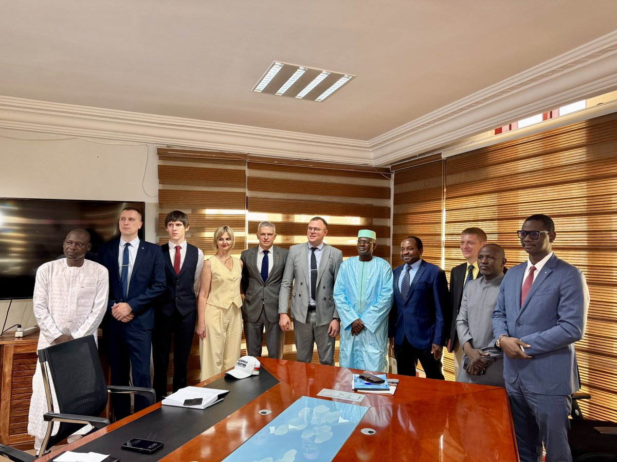 | MIC | 12.11.2025 | CARNET D’AUDIENCES 

Partenariat industriel : le Mali ouvre ses portes aux entreprises biélorusses 

Le Ministre de l’Industrie et du Commerce a reçu en audience une délégation d’entreprises biélorusses actives en Afrique et dans plusieurs autres régions du