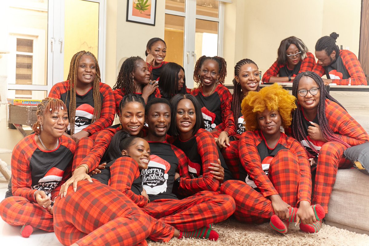 UnkleAyo's tweet image. He doesn&apos;t even bother go for Champions league players - just Serie C &amp;amp; League II bottlers.

These ones, as long as you give them spaghetti bolonoah - you&apos;ve bought their loyalty for life.

Not even another nigga in sight. My mentor.

Ezra agba, oluaye paystack, purrtriach mi 🙌🏾