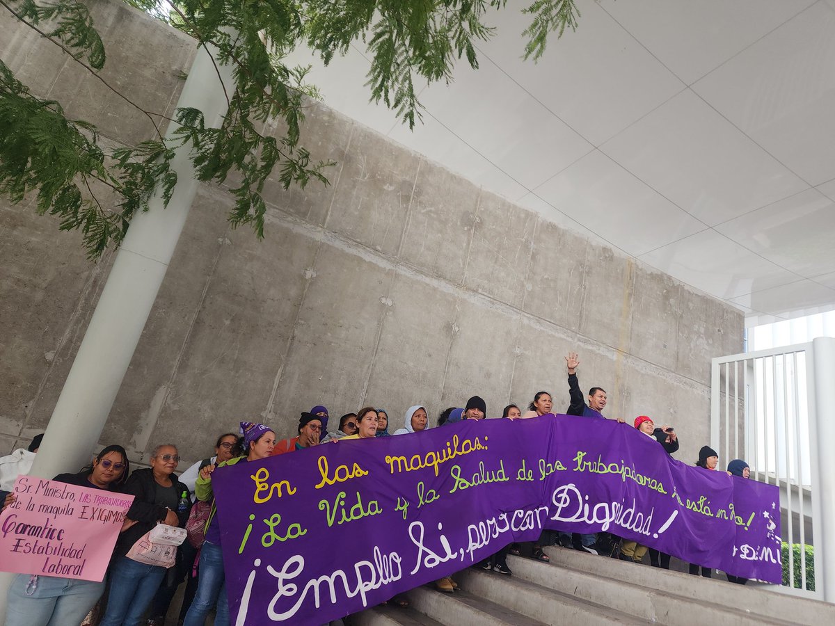CODEMUH1's tweet image. @trabajo_hn Aquí estamos las trabajadoras de las maquilas; queremos ser escuchadas ¡Baje de su despacho!