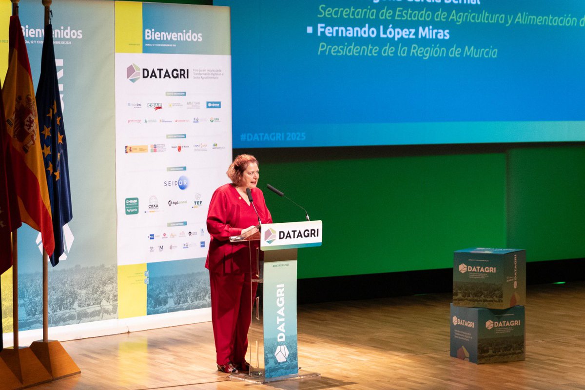 DelegGobMurcia's tweet photo. 🙋🏻♂️El delegado del Gobierno, @Lucassayala, y la secretaria de Estado @BegoaBernal asisten a la inauguración del VIII Foro #Datagri.
🚜👩🏽💻 Seguiremos apoyando la transformación tecnológica del sector agroalimentario.
¡Nos tenéis a vuestro lado! 💪 https://t.co/EyynGxOmhH