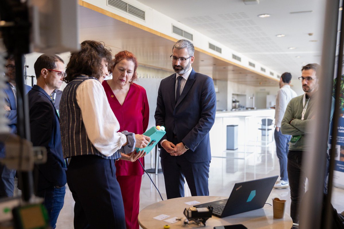DelegGobMurcia's tweet photo. 🙋🏻♂️El delegado del Gobierno, @Lucassayala, y la secretaria de Estado @BegoaBernal asisten a la inauguración del VIII Foro #Datagri.
🚜👩🏽💻 Seguiremos apoyando la transformación tecnológica del sector agroalimentario.
¡Nos tenéis a vuestro lado! 💪 https://t.co/EyynGxOmhH