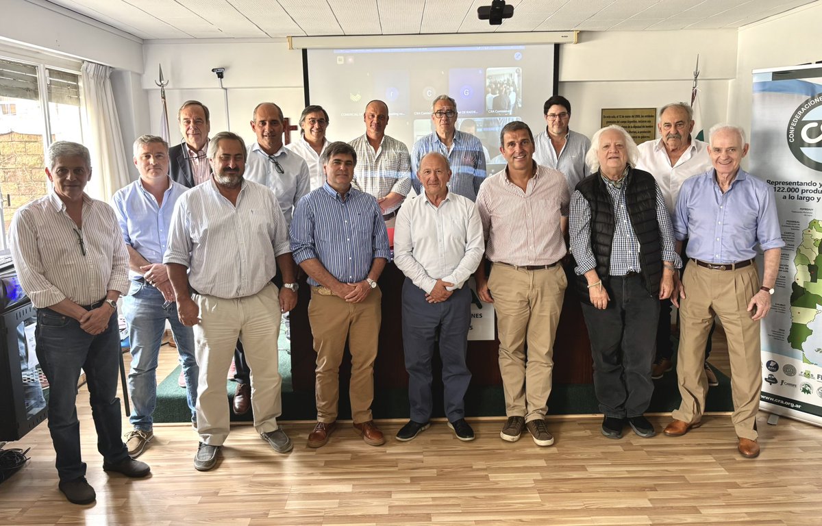 Hoy CRA renueva sus autoridades, fortaleciendo una nueva etapa de conducción que honra el camino recorrido y se proyecta hacia el futuro con una misma convicción.

La nueva Mesa Ejecutiva de Confederaciones Rurales Argentinas, período 2025 -2027 quedó conformada de la siguiente