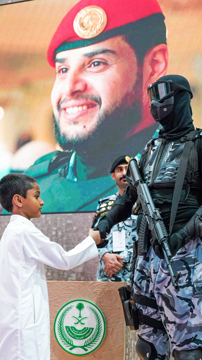 #صورة..

طفل يُصافح "حماة الحرم" 

#مؤتمر_ومعرض_الحج
al-madina.com
#صحيفة_المدينة