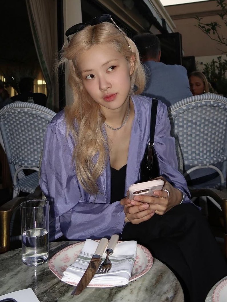 rosie tweet media