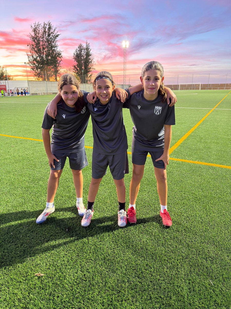 Aitana, Saray y Carmen 
del <a href="/Merida_femenino/">AD Mérida Femenino</a> 

estuvieron ayer martes día 11 de nov. en la convocatoria Comarcal Tierra De Barros de la Selección Extremeña SUB-12 Femenina 

Vamos chicas 💪💪💪