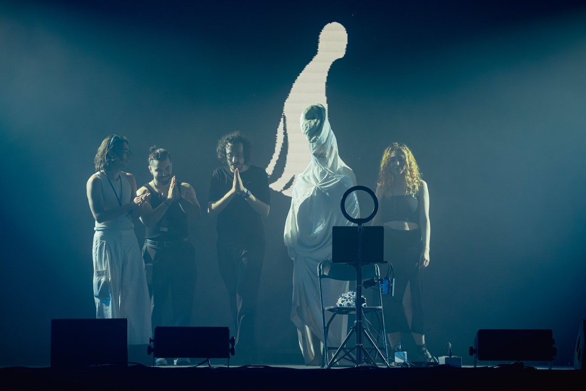 It's a huge honour to receive such an historical award '<a href="/ElOjoCriticoRNE/">El Ojo Crítico (RNE)</a> - 2025' from <a href="/rne/">Radio Nacional</a>. Even more grateful to pioneer a new category on "digital innovation in culture" with the SYNAPTICON project. 

Co-congrats and thanks so much to my Team.

rtve.es/rtve/20251112/…