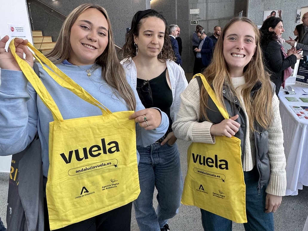 AndaluciaVuela's tweet photo. 🟡 ¡#AndalucíaVuela en la 7ª Feria de Empleo y Emprendimiento de @poligono_sur!

Una jornada para acercar nuestros programas y recursos a quienes buscan #formarse, crecer y #emprender 👇

¿Tienes dudas sobre nuestros servicios? ¡Pregúntanos en comentarios! 💬 https://t.co/VX2jz2mNYw