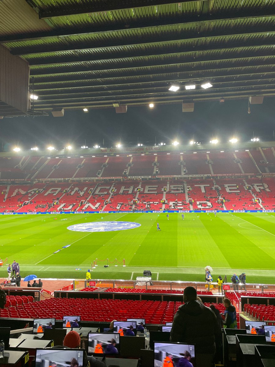 AdamLunat02's tweet photo. Stage is set at The Theatre of Dreams as @ManUtdWomen host @PSG_Feminines in the #UWCL https://t.co/2debl48D5h