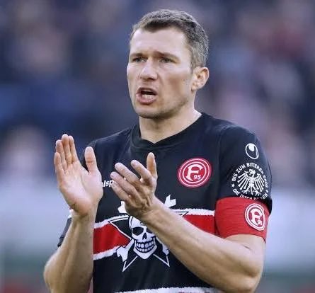 GebrabbelRW's tweet photo. Noch 1 Tag bis zu Folge 💯 in der Retematäng!

Zeit, unsere Ehrengäste vorzustellen. Es sind gleich zwei an der Zahl!

Gast #1 habt Ihr alle schon spielen sehen Es ist niemand Geringeres als Vereinslegende: ⚽️ Oliver Fink! https://t.co/5yJpqSFicw