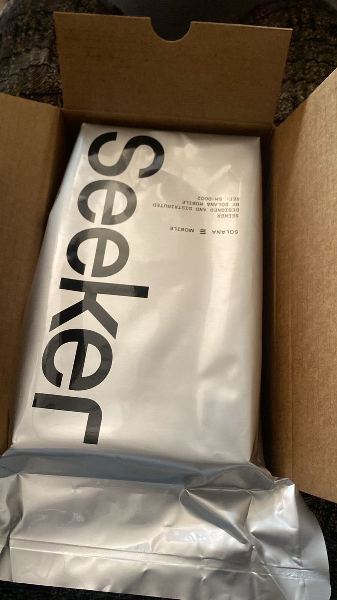 d_responsive's tweet photo. Finally unbox 📦 #Solana #Seeker 💯✅ https://t.co/qLhmby6xbe