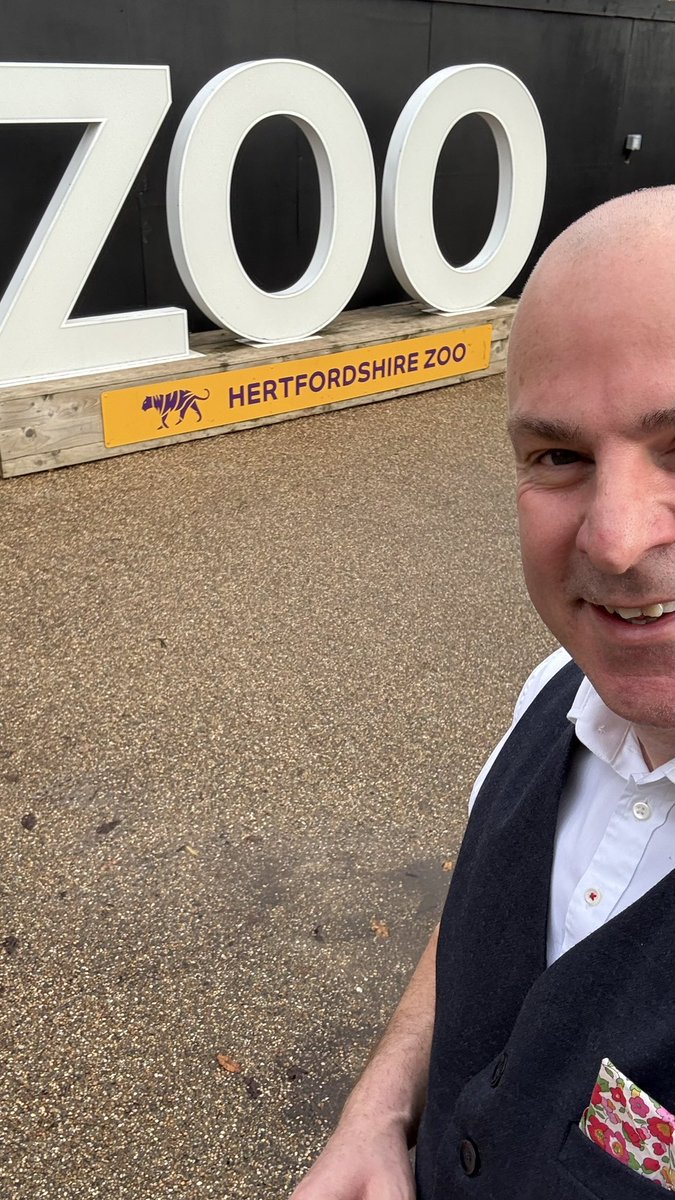 TeacherToolkit's tweet photo. A brilliant day at Hertfordshire Zoo 🦓 

Education officers in zoos ALL across the UK 🇬🇧 are very keen for schools and teachers to connect; bring students into their education facilities.  

A privilege to share teaching insights this morning… 

#TTkitCPD #GuideToQuestioning #BIAZA