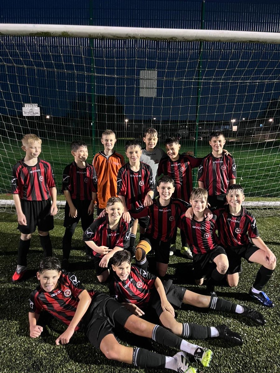 Despite the rain its smiles all around, as the year 7 claim an impressive 5-1 win which sees their winning streak continue. Top work gents 👏