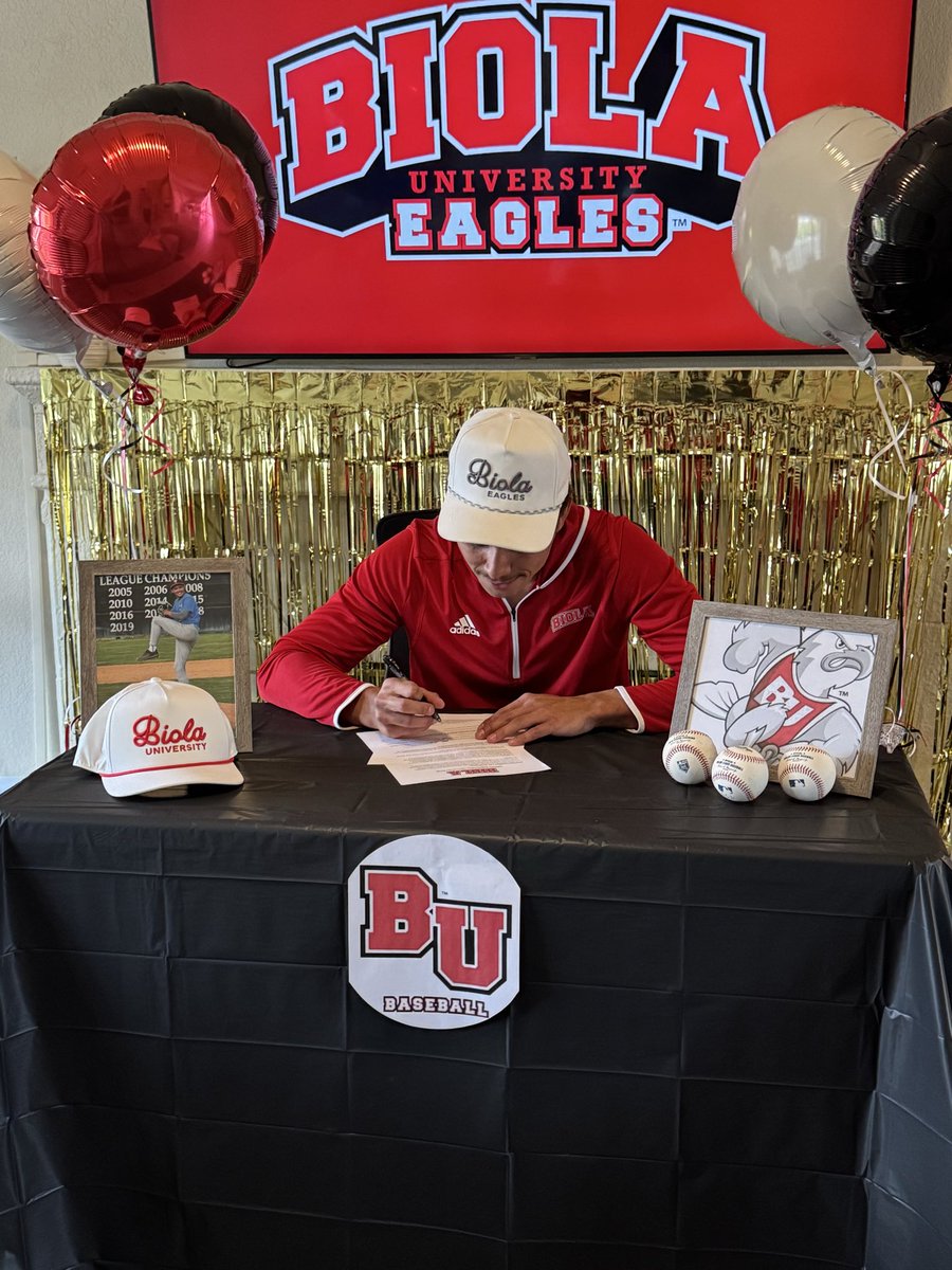 RMHS_Rattlers's tweet image. Congrats to our ace and captain, Zachary Berntsen @ZackBerntsen28 ,on his signing of his letter of intent to Biola University @biolabaseball next year. His hard work, skill, and determination earned him this. 👏👏👏👏👏

We will honor him on campus in the near future!