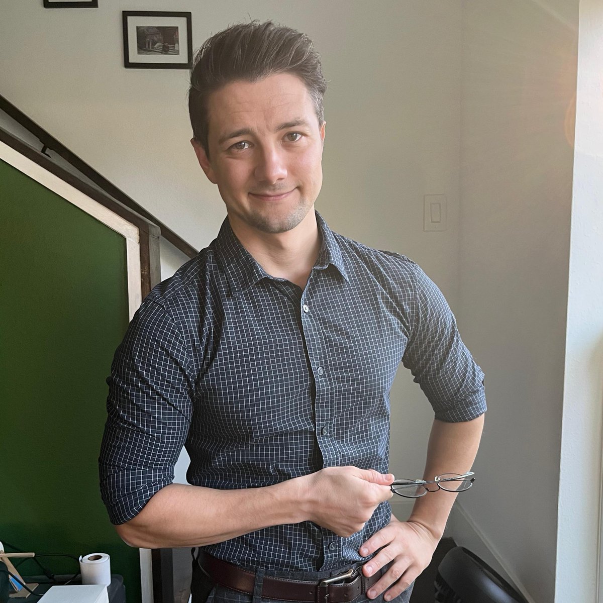 A lot of new faces around here so I'm reintroducing myself.

I'm Michael Vadney host of <a href="/AuthorAdjacent/">Author Adjacent</a>, reader of fantasy/sci-fi/romance, and  D&amp;D/MTG enthusiast.

I'm currently working on the final edits for my debut novel, Crownfall, a nobledark fantasy adventure.