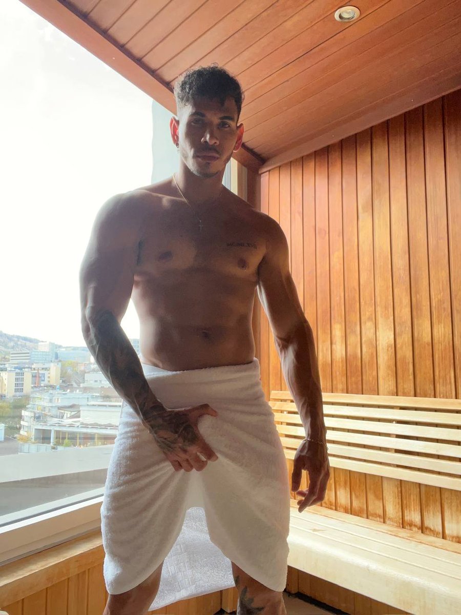 KiddKoNation's tweet photo. sauna cuddles anyone? https://t.co/pFrkeEFKV2