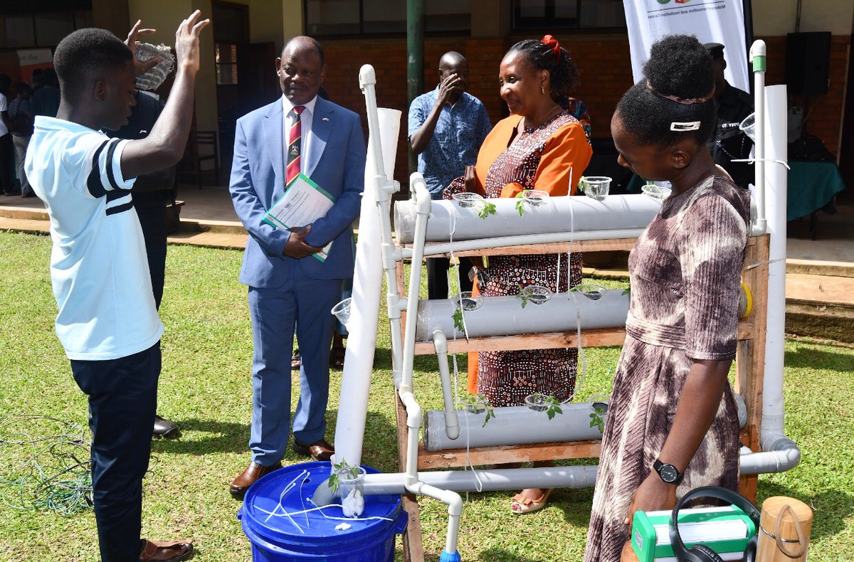 MakCAES's tweet photo. The students' exhibits clearly show that these products have strong market potential and commercial value, with the ability to be scaled up for both domestic use and export. ~ @ProfNawangwe @MakCAES https://t.co/Zo2q01aCsH