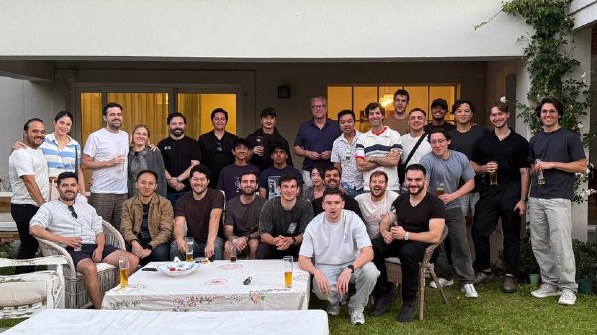 On Sunday, 25 builders from nine countries arrived in Buenos Aires for the World Build 2 residential sprint.

Across seven days, founders move from orientation to investment‑ready pitches through a mix of technical deep dives, growth strategy workshops, and real‑world user