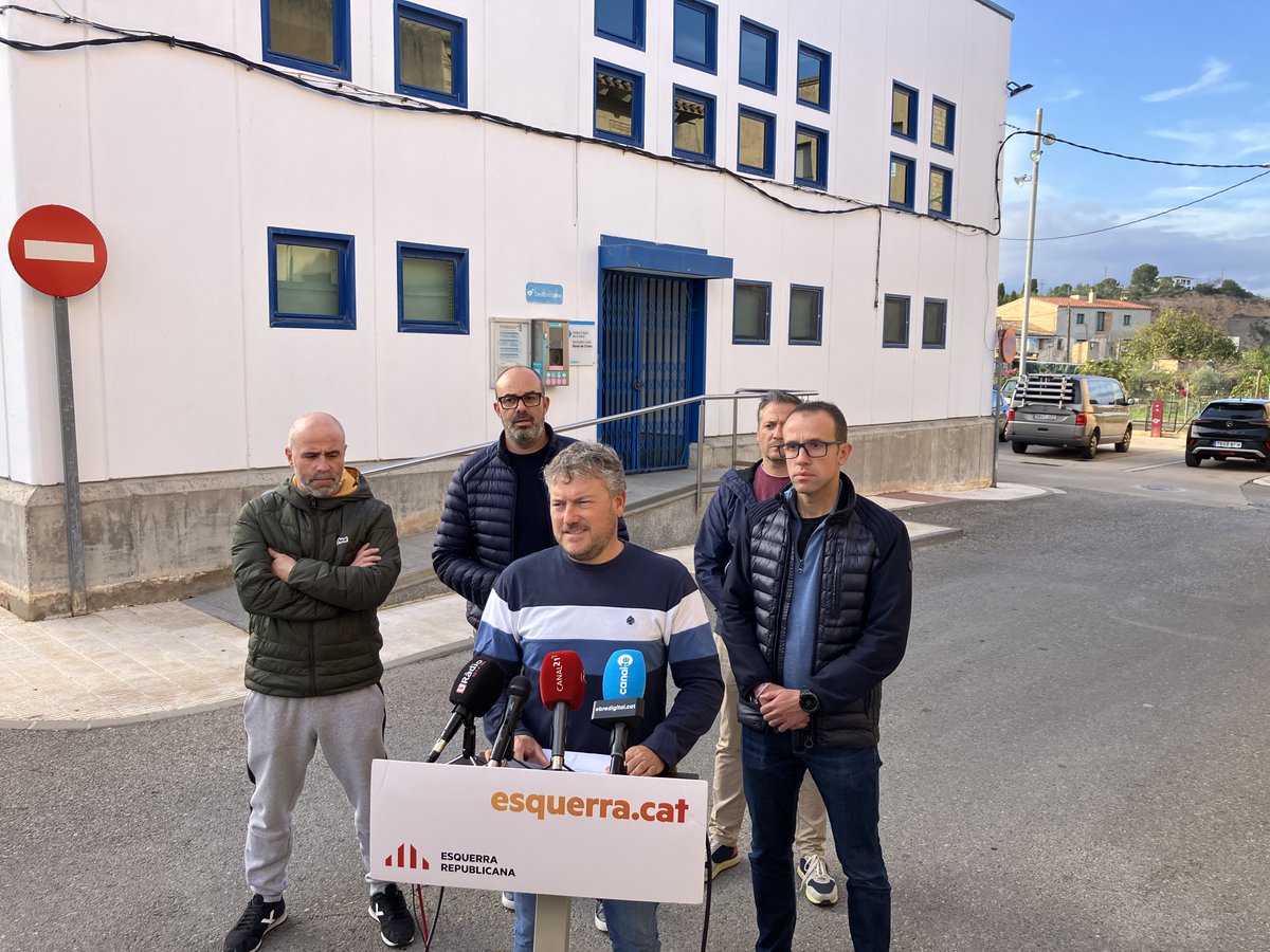 També <a href="/ERCEbre/">Esquerra Republicana Federació de l'Ebre</a> denuncia el malestar generat als pobles del sud de la #TerraAlta per derivar-los a l’Hospital de #MoradEbre, impossibilitant-los anar al de #Tortosa, que històricament era el seu de referència, tant per proximitat com per la connexió directa que tenen amb autocar