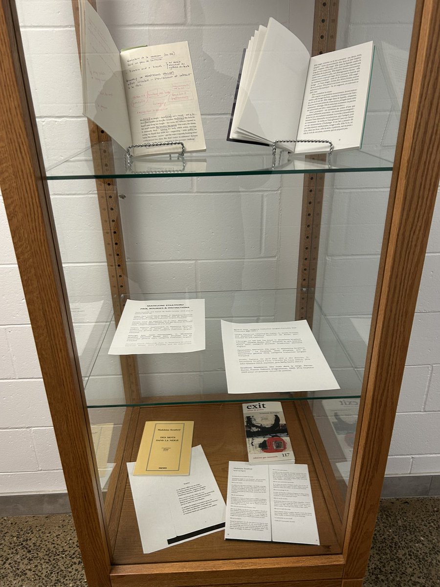 Nouveauté dans les petites vitrines de l’ÉdAC : Regards sur les professeurs de l’École. On commence avec Madeleine Stratford. Traductions et poésie. Jusqu’à la fin décembre.