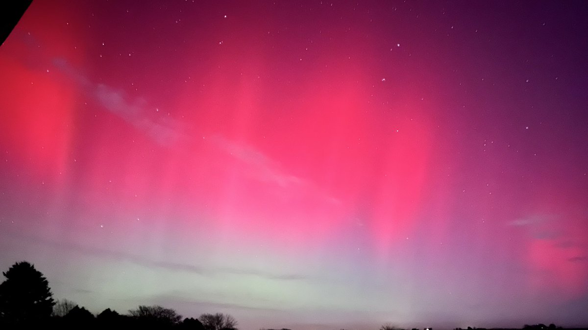 AlanMcC82's tweet photo. WOWW!! 🤩🥰. Just noticed that My Aurora Borealis / Northern Lights photos that I’ve captured over Courtmacsherry areas in West Cork, Ireland have been chosen by #RTENews (see link below…) for their Aurora article on their website! 🤯😍📸🌠🌌 .. It looks Magnificent& I’m absolutely thrilled with it!! Many Thanks to @rtenews for that outstanding article .. 🥰📸🌠🌌💥🌊✨💚❤️ #auroraborealis #aurora #NorthernLights #merrydancers #solarstorm #substorm #GeomagneticStorm #G4Storm #CME #sunset #sun #solar #mnwx #WestCork #Cork #PureCork #Ireland #Europe #astronomy #astro #night #sky #stars #Astrophotography #space #spaceweather #NightSky #photography #photo #art #colour #colours #landscapephotography #landscape #nature #NaturePhotography #StormHour #ThePhotoHour #WildAtlanticWay @AuroraNotify @_SpaceWeather_ @spacewxwatch @TamithaSkov @JAtanackov @XAuroraAlerts @Vincent_Ledvina @SNHWx @theauroraguy @WickyDubs2 @dartanner @treetanner @volcaholic1 @AstronomyIRL @corkbeo @pure_cork @CorkSafetyAlert @yaycork @KinsaleOnline @PortofCork @SouthernStarIRL @CarlowWeather @SnowbieWx @sryanbruenphoto @JoannaDonnellyL @TG4TV @AimsirTG4 @MetEireann @metoffice @barrabest @WeatherCee @chunder10 @daraobriain @PaulByrne_1 @rorymcevoy @florNEWS @deric_tv @donie @NiecyOKeeffe @philipnolan1 @Simon_Murdoch @StevieGrainger @ahamillphotos @StormHour @StormHourMark https://t.co/CtfyOYcxiq