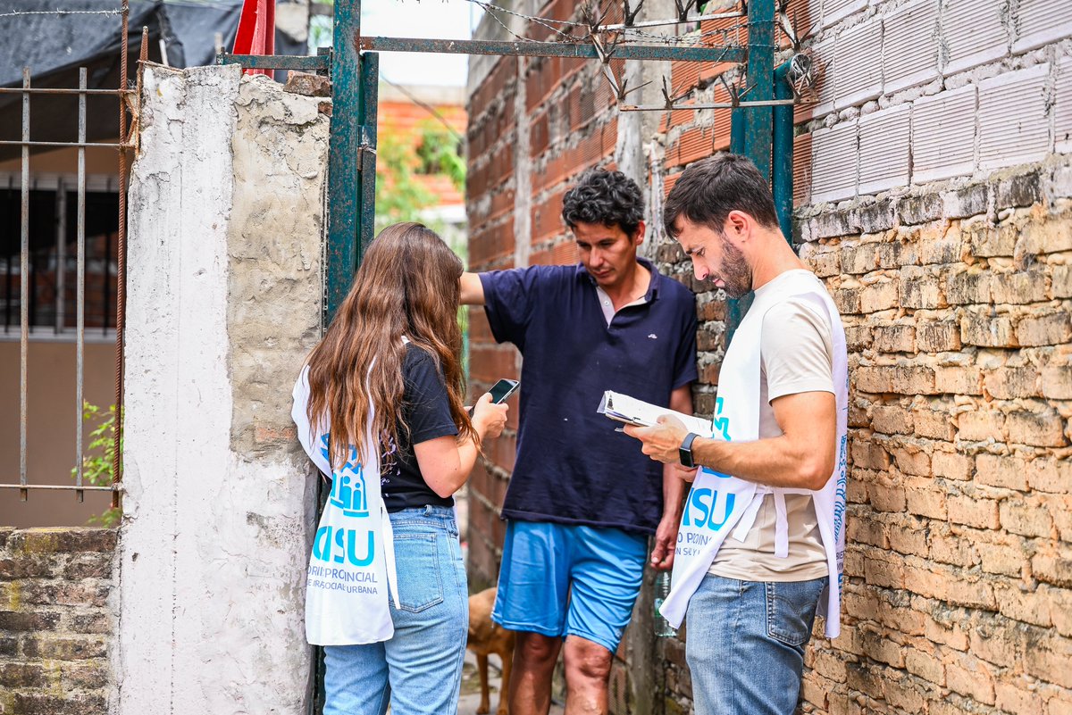 Un Estado que acompaña las necesidades de las comunidades.

👨‍👩‍👦‍👦 Hoy realizamos un relevamiento junto a los vecinos y vecinas de la zona de La Cava en Villa Itatí, Quilmes, para continuar realizando acciones que mejoren la calidad de vida del lugar con obras y programas.