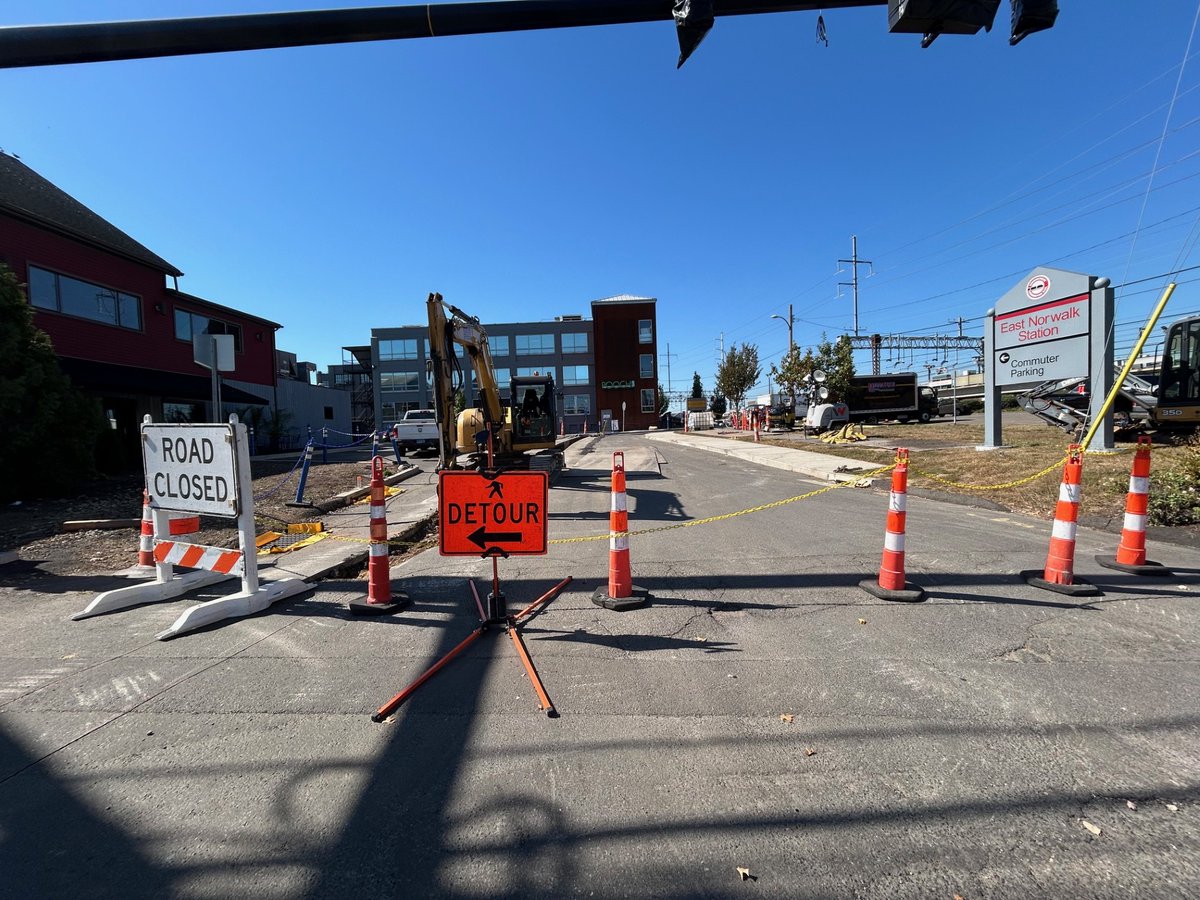 WalkBridgeCT's tweet image. *HEADS UP* The driveway to the East Norwalk Station at Winfield Street/East Avenue will be temporarily closed for about 1 hour on Wednesday, 11/12. Please use entrance via Rowan Street. Thank you.