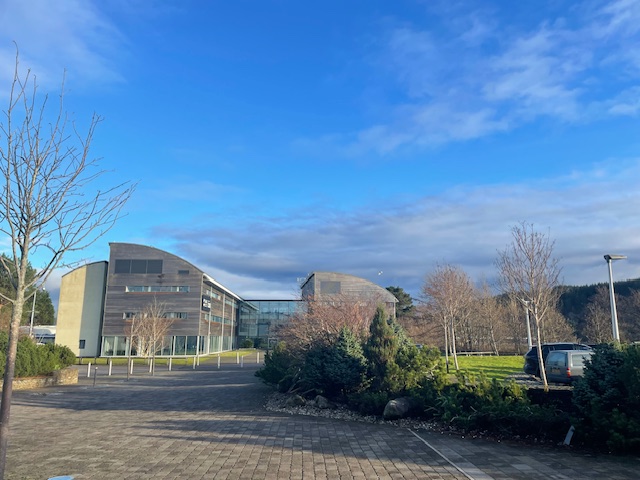 Roslinnovation's tweet image. Stunning afternoon on the west coast of Scotland visiting the European Marine Science Park, an innovative marine science business cluster and home to the Scottish Association for Marine Science (SAMS), one of the world’s oldest oceanographic institutions.
What about the views...