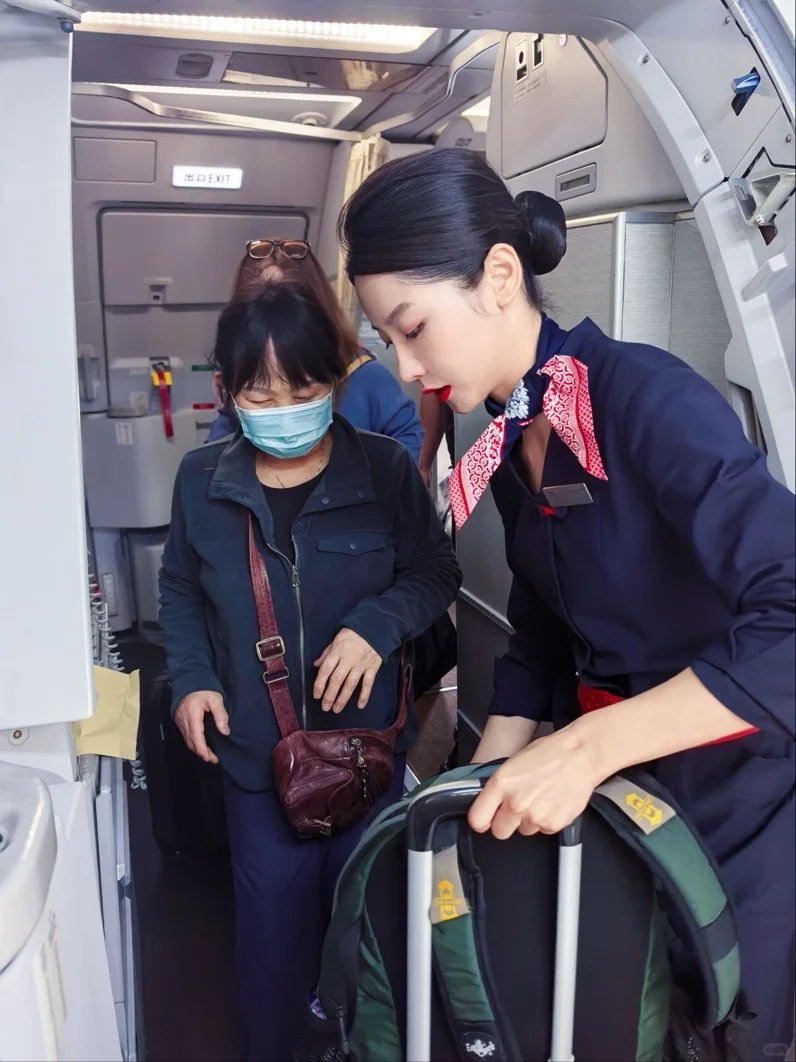 China Eastern Airlines' "accompaniment service"