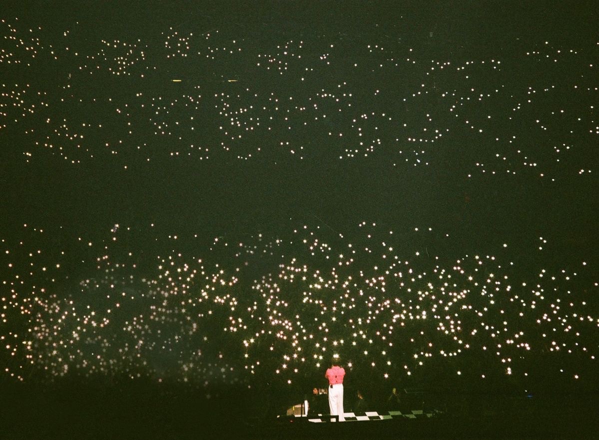 HSFEATURES's tweet image. Harry Styles - tour on film.