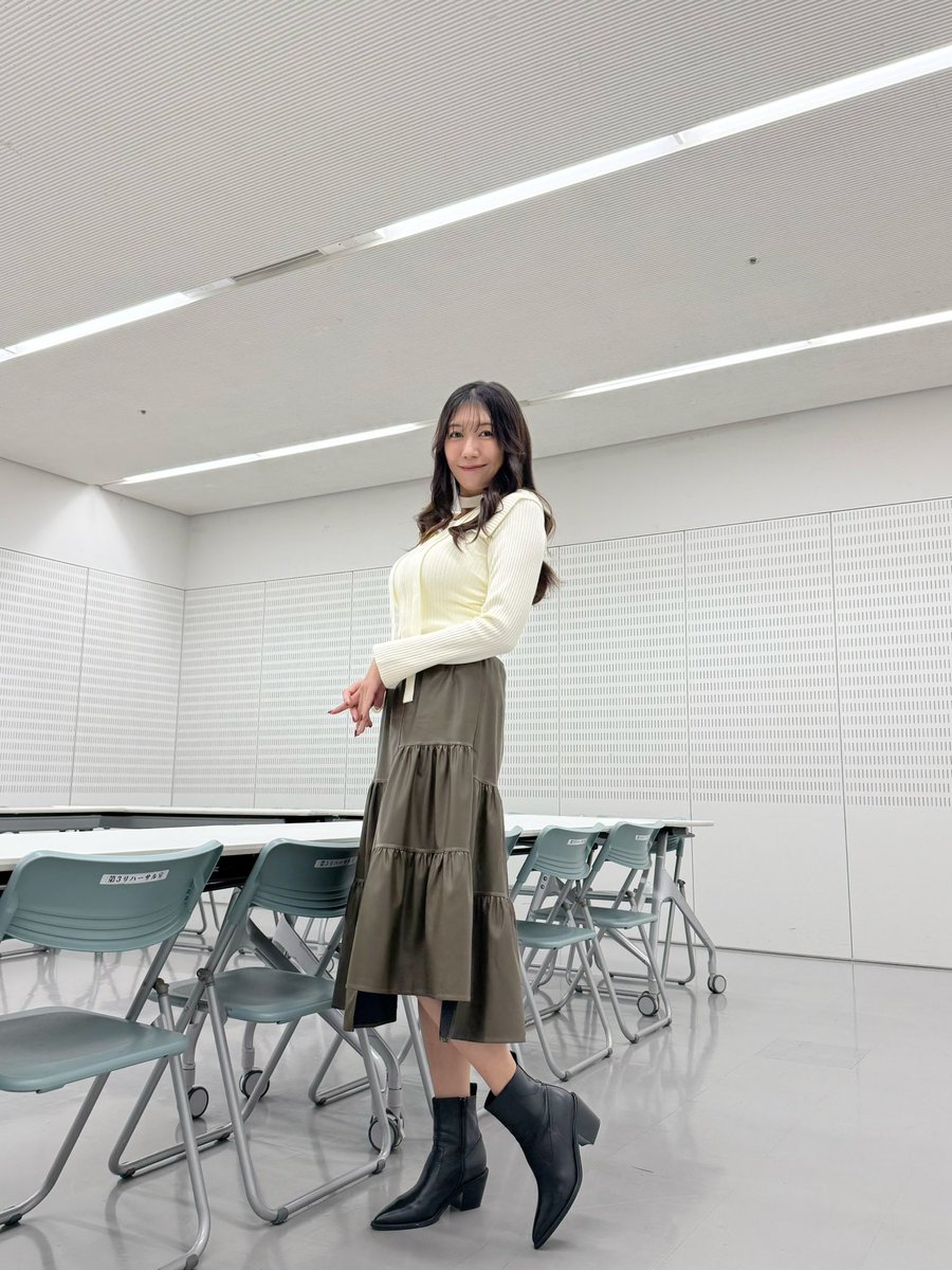 Kanonnyanko's tweet image. 11/13天気&amp;amp;天気コーデ

九州〜関東甲信はスッキリしない天気。
九州南部は雨、四国や九州北部〜近畿南部も雨の降るタイミングあり☁️
関東沿岸部の方も折りたたみ傘があってもいいかも！

東北北部〜北海道も雨や雪のふる時間あり！…