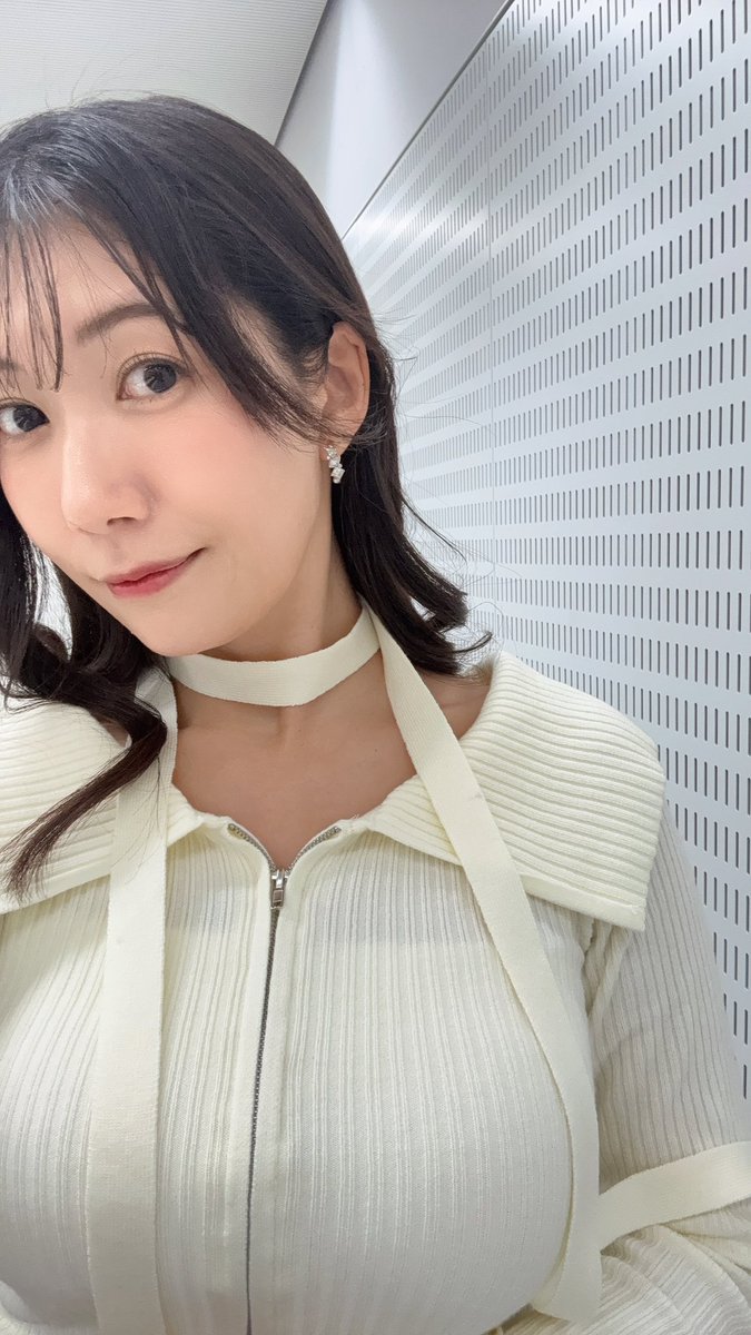 Kanonnyanko's tweet image. 11/13天気&amp;amp;天気コーデ

九州〜関東甲信はスッキリしない天気。
九州南部は雨、四国や九州北部〜近畿南部も雨の降るタイミングあり☁️
関東沿岸部の方も折りたたみ傘があってもいいかも！

東北北部〜北海道も雨や雪のふる時間あり！…