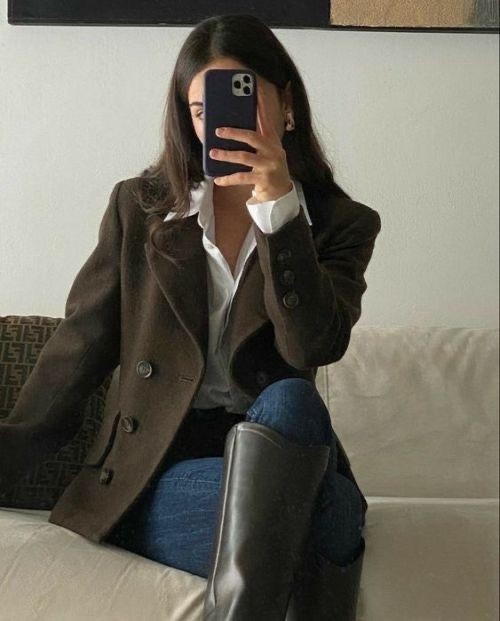 Gm babes 🌞 stars still sleepy but you already rising 💖 hustle smart shine savage love unapologetic 💎 today’s your day to boss up level up and collect every blessing coming your way 💸