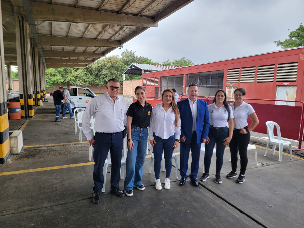 comgeser's tweet image. El día de hoy, desde la Unidad de Gestión de Servicios Administrativos y de Seguridad, se da inicio al Programa de Gerenciamiento de Flota Vehicular de EMCALI, con la instalación de los equipos de GPS en los vehículos de la entidad.